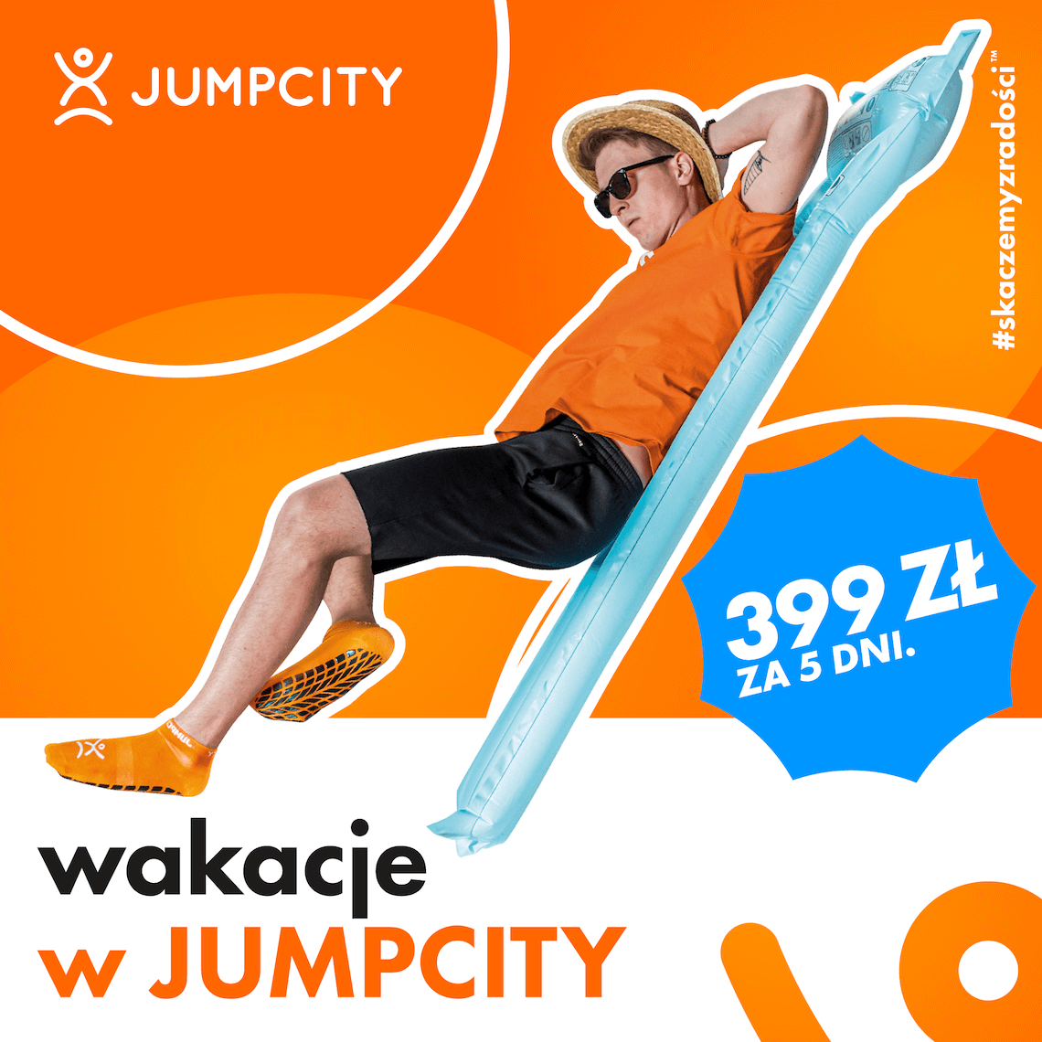 Baner reklamowy Jumpcity informujący, że w wakacje w JumpCity tylko 399zł za 5 dni.